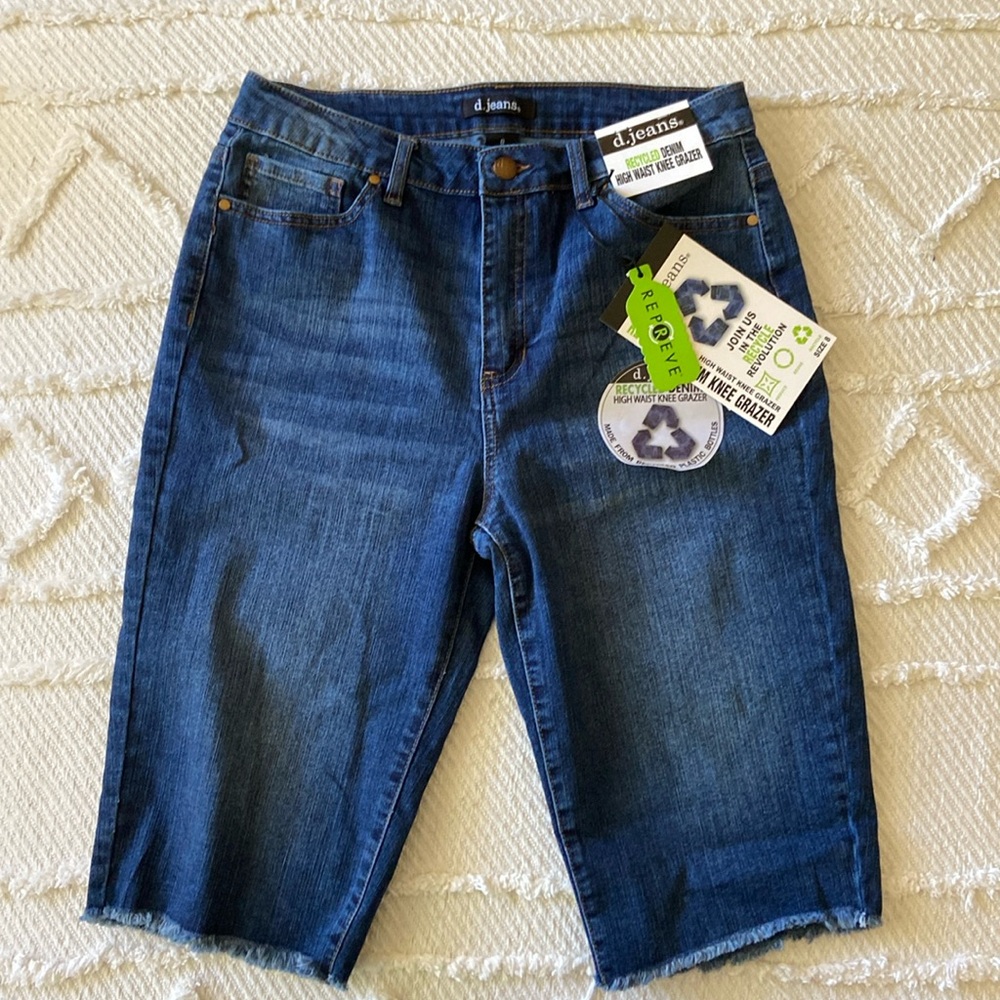 D. Jeans Recycled Denim High Waist Knee Grazer Shorts Size 8